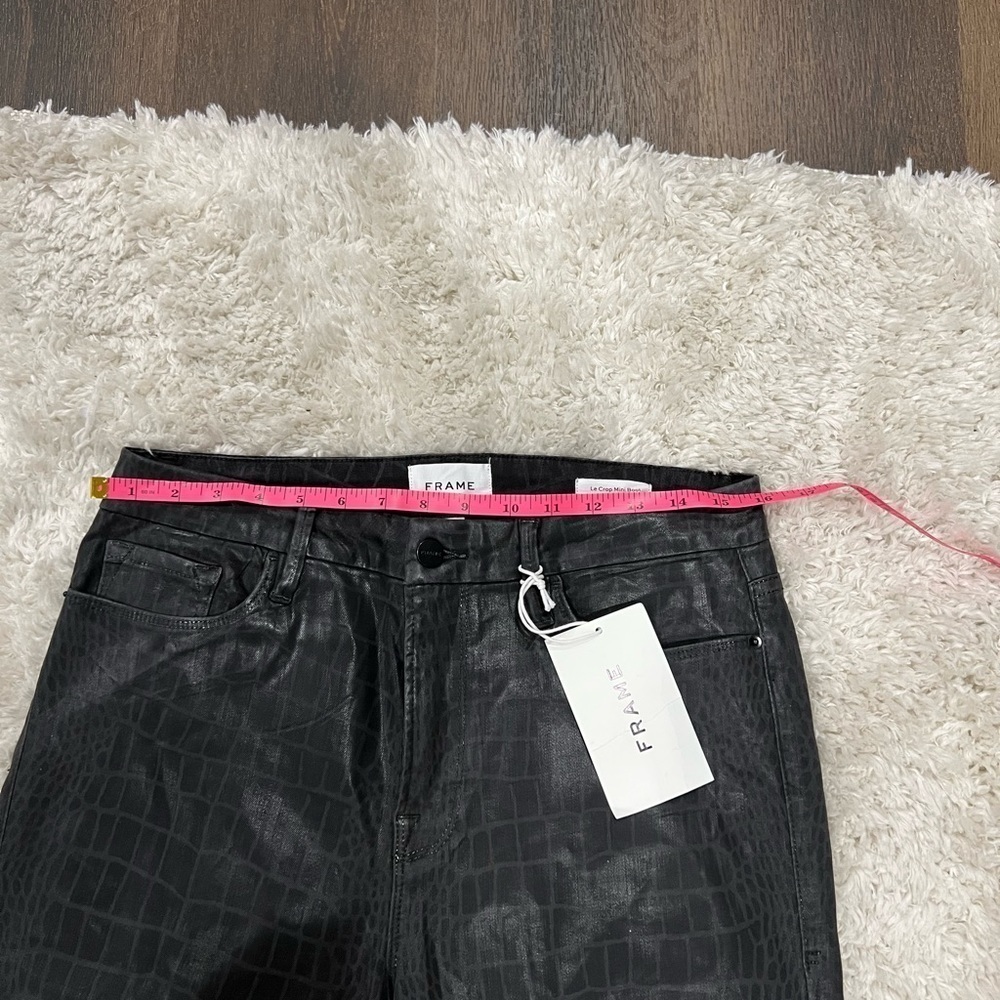 Frame Le Crop Mini Boot Cut Jeans
Black | Color: Black | Size: 32 | - Picture 8 of 9